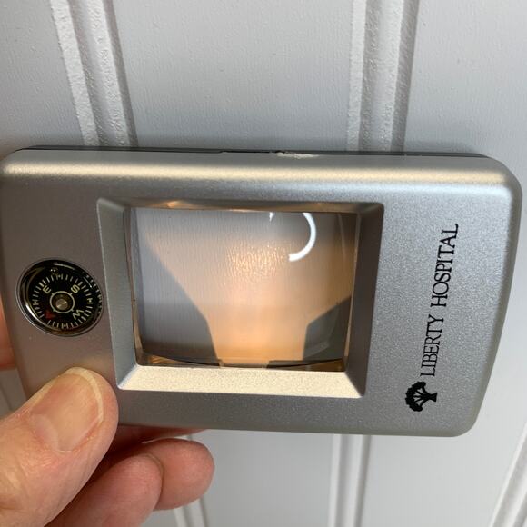 Lighted Magnifier & Compass Compact - Picture 7 of 7